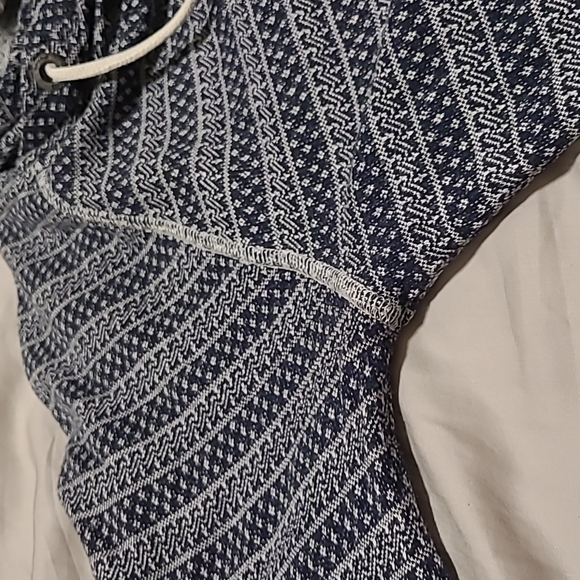 Bench hoodie - Picture 8 of 9